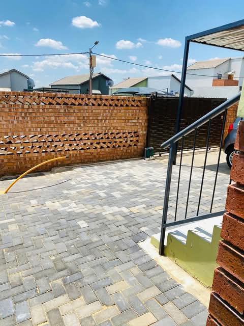 2 bedroom house available for rental new deve  in South Hills