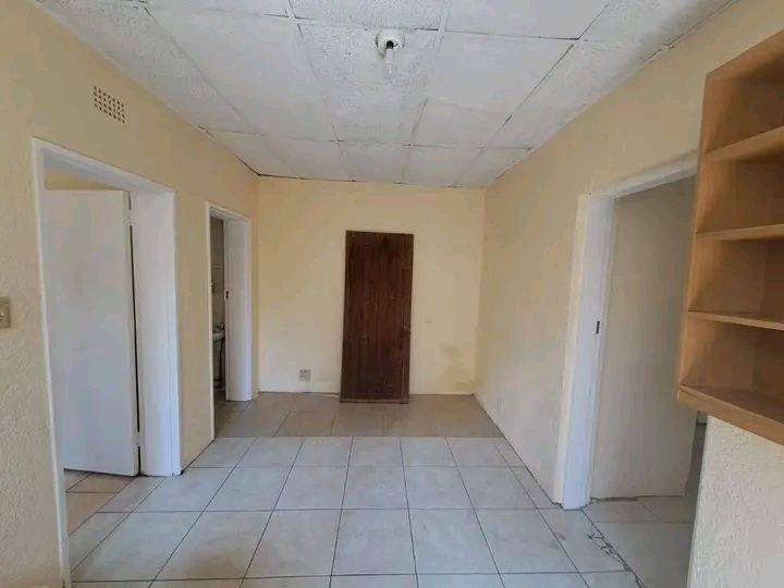 Cottage to rent hunter street
• bedroom
�  in Yeoville