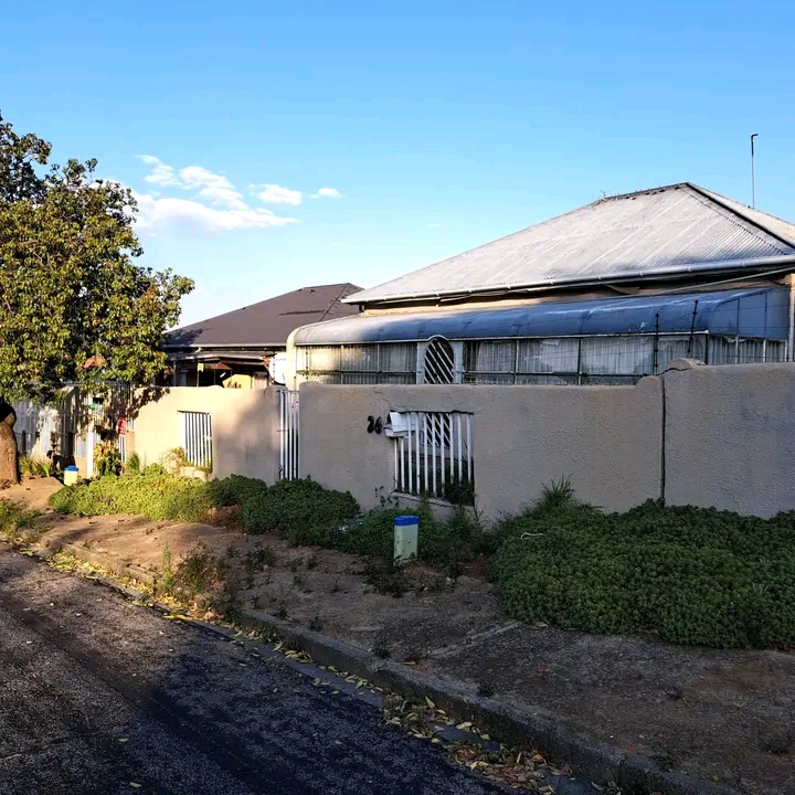 To let: 3 bedroom house in north
available i  in Alberton