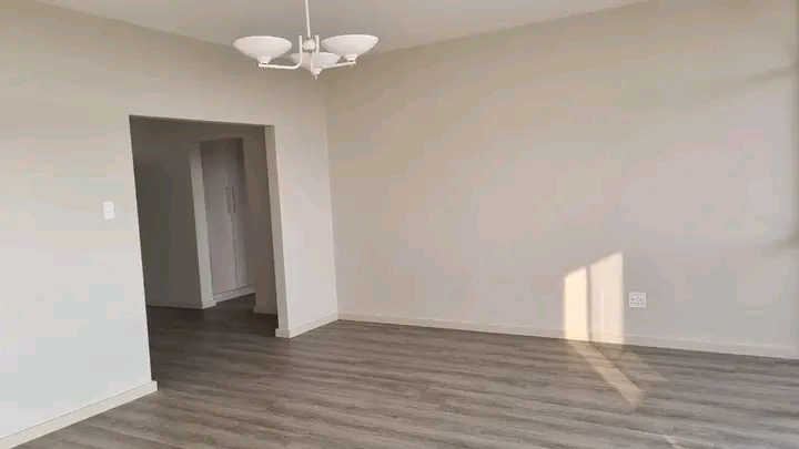 1 bedroom apartment to rent
water excluded,   in Parktown