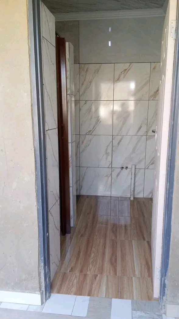 (white city) bachelor 
rent r1700
deposit r  in Soweto