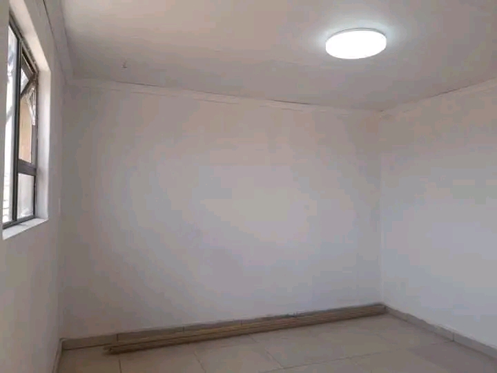 Newly built bachelor units available immediat  in Vosloorus