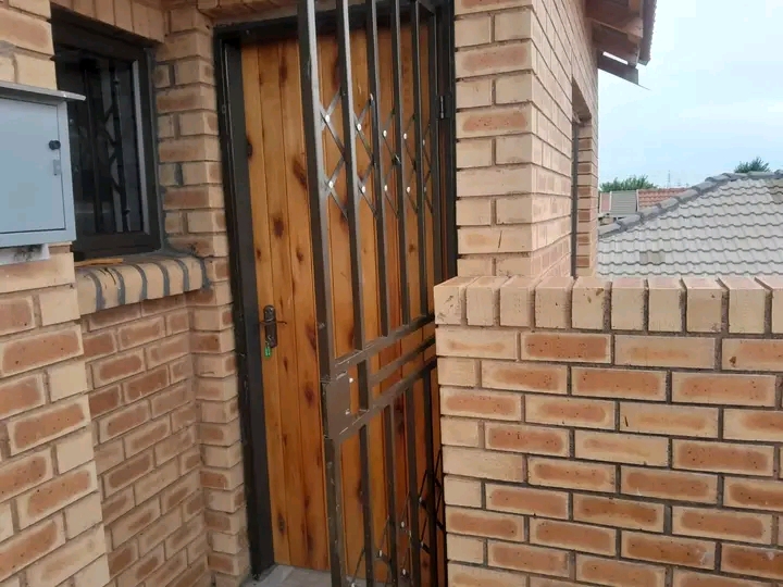 Ensuite room available for rental at ext 27 �  in Protea Glen