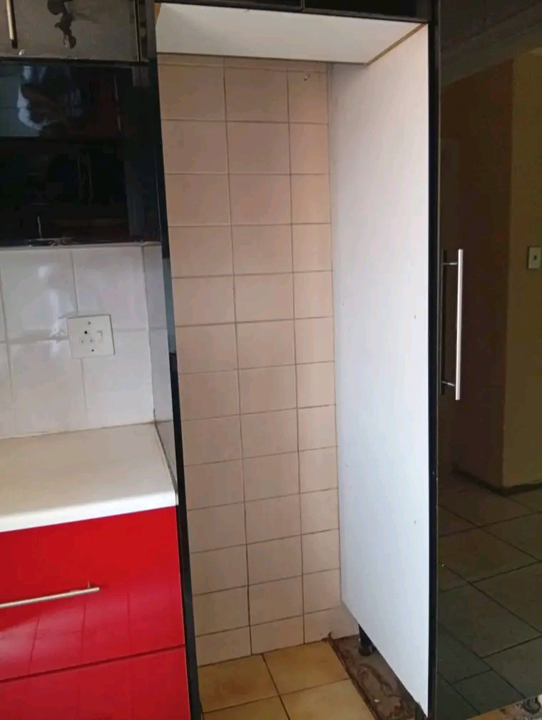 3 bedrooms house with a fitted kitchenette, f  in Tembisa