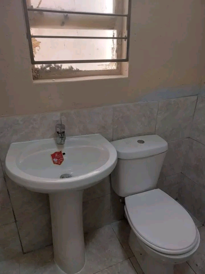 Bachelor room available immediately in ext 36  in Olievenhoutbosch