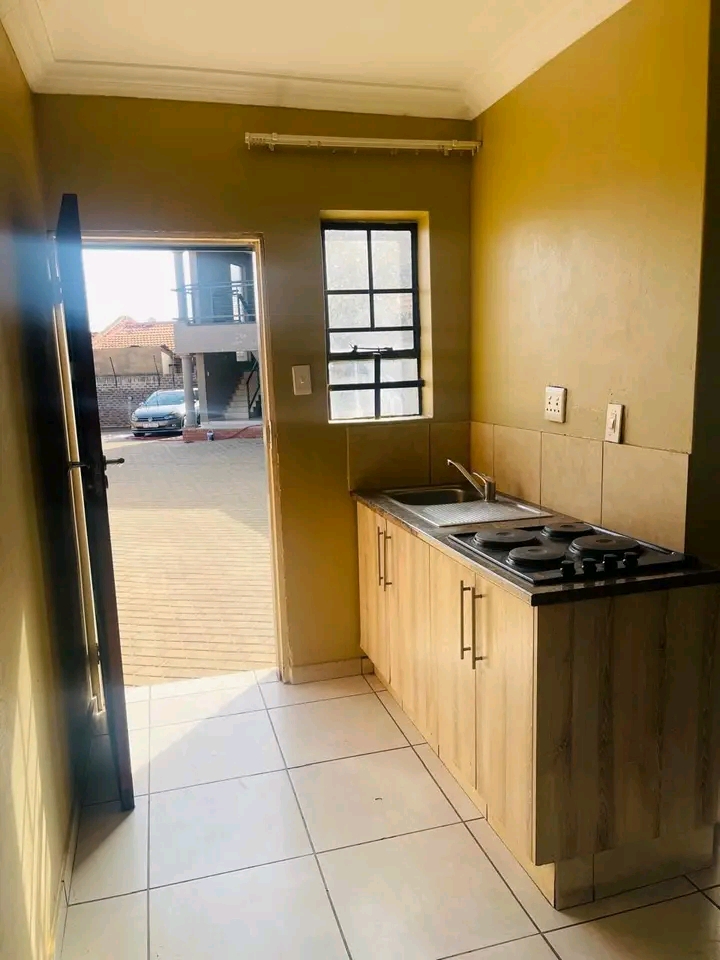 Bachelor acommodation to let 1st august 
dep  in Mamelodi