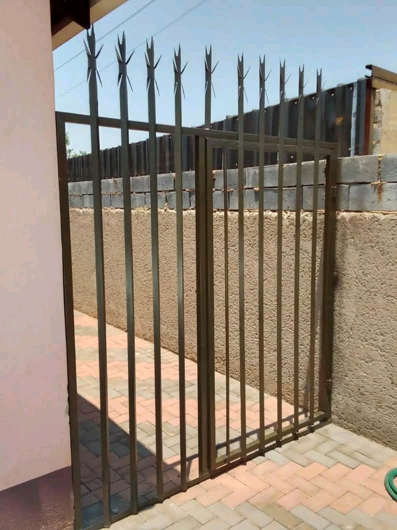 2 bedrooms house for rental at ext 24 is goin  in Protea Glen