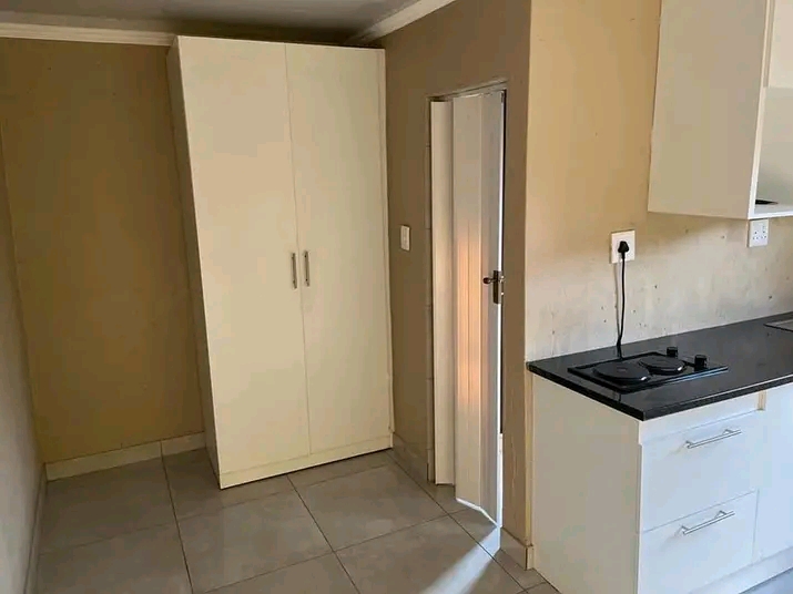 Apartment to rent at lufereng with fitted kit  in Lufhereng