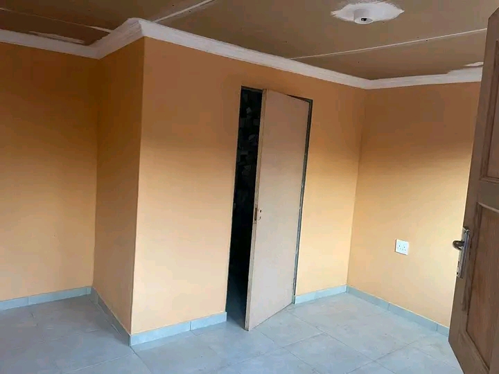 Room available 1st of june in ext 3 not far f  in Langaville