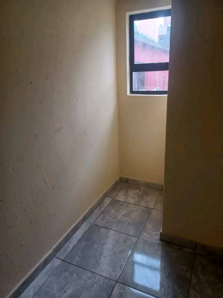 Brand new place to rent for 2700
unlimited f  in Yeoville