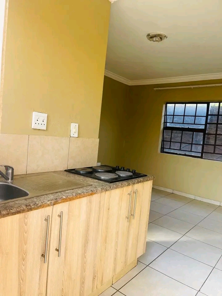 Bachelor acommodation to let 1st august 
dep  in Mamelodi