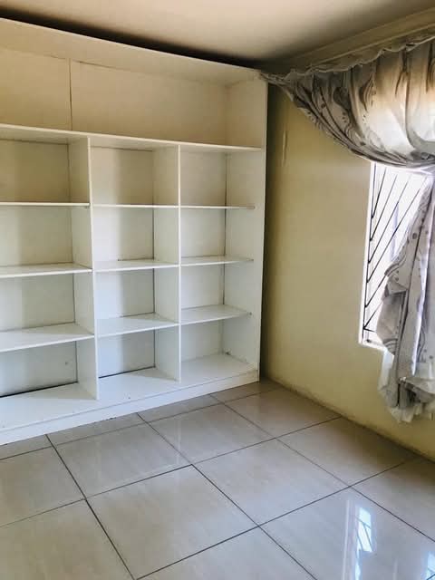 2 bedroom house for rent . r5000/per month.   in Sky City