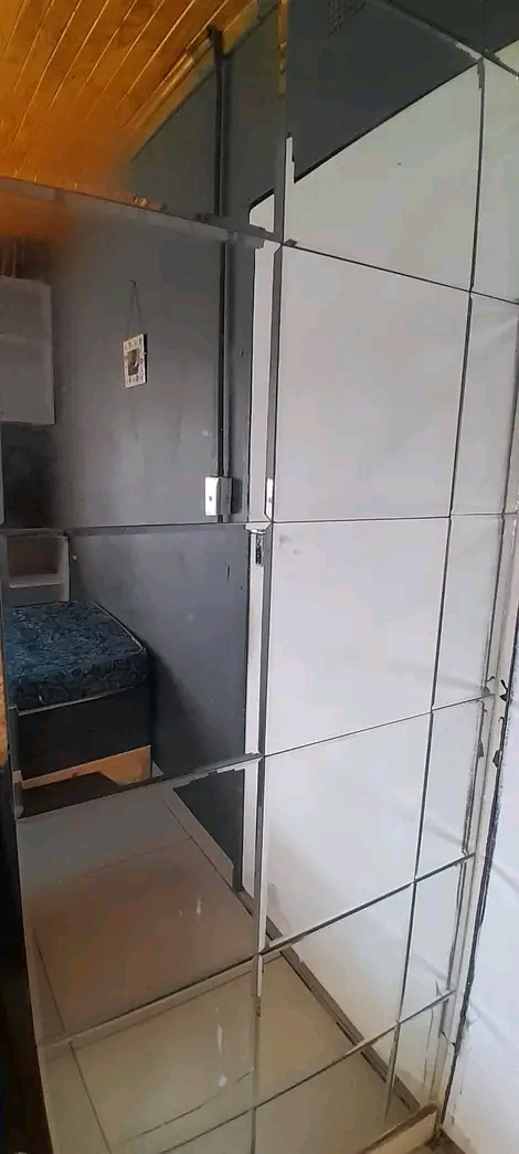 Room to rent in ce2 r2800

neat and spaciou  in Vanderbijlpark