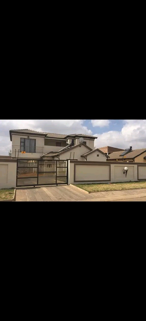 A big open plan bachelor with a built in cupb  in Birch Acres