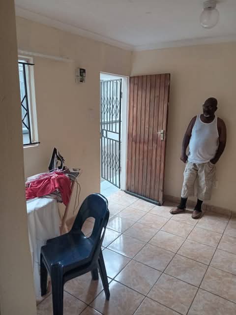 2 rooms available in allendale next to tallga  in Allandale