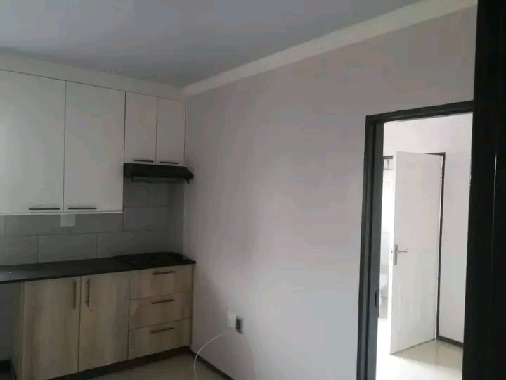 1 bedroom bachelor available for monthly rent  in Clayville