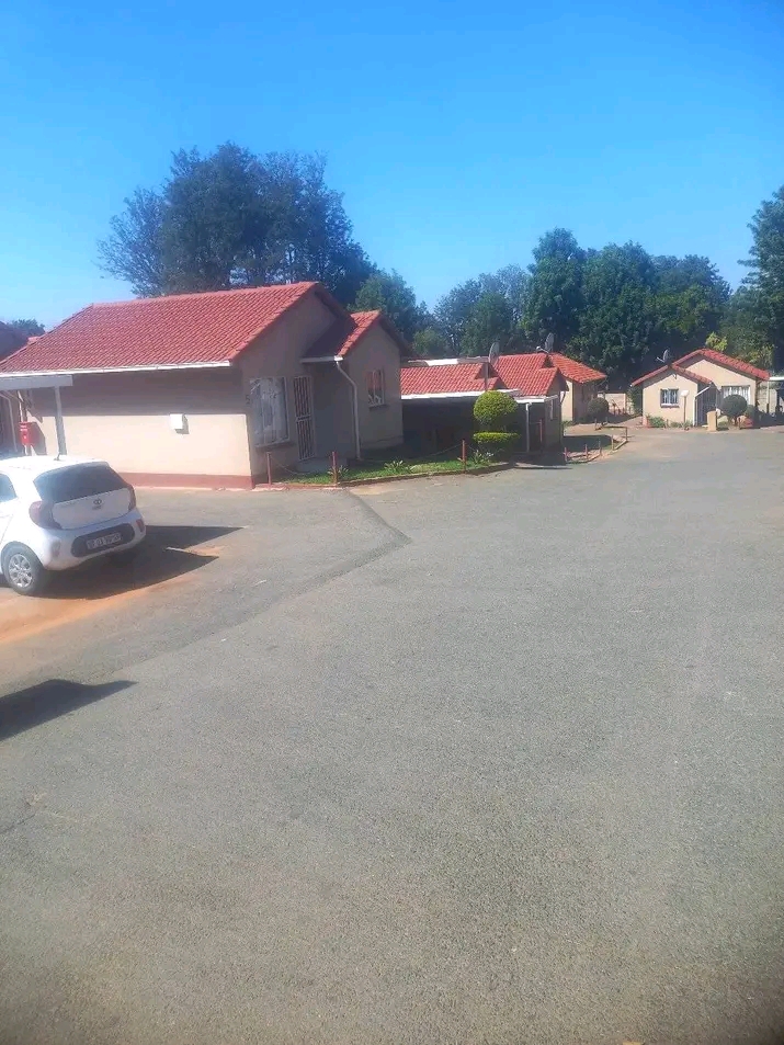 2 bedroom house for rental available in secur  in Kew