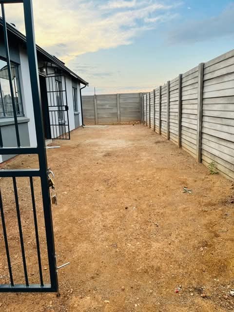 Newly built rental available 
r5000 + r5000   in Sky City
