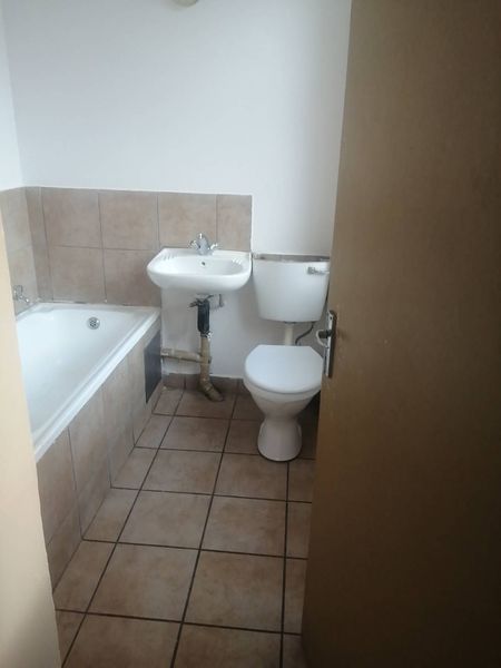 For nice and clean bachelors with balcony. el  in Johannesburg