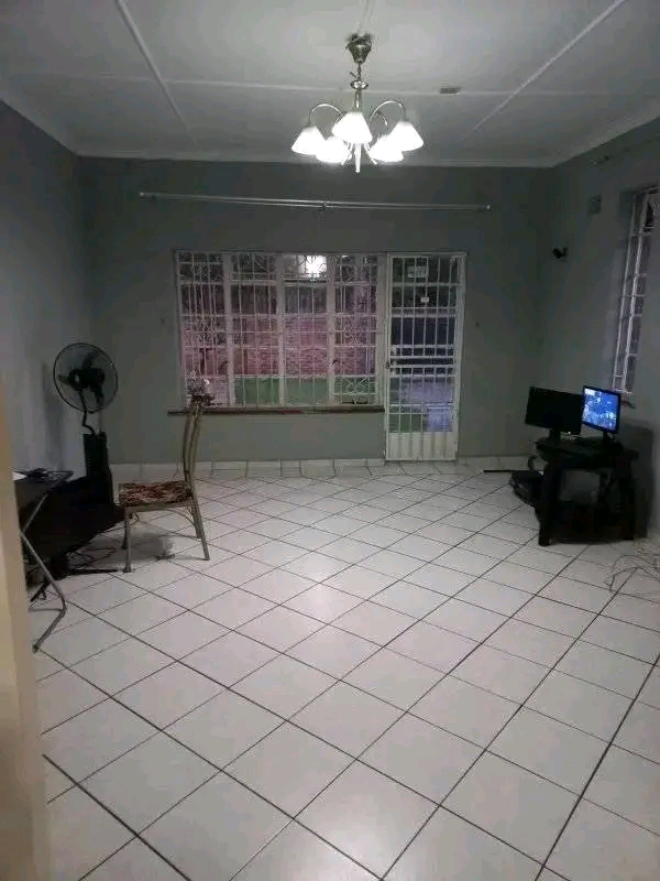 3 bedroom house with 2 bathroom house to let   in Kensington