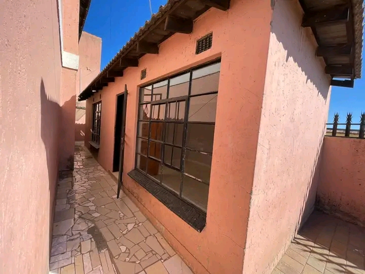Separate bedroom cottage with ,bathroom with   in Rabie ridge