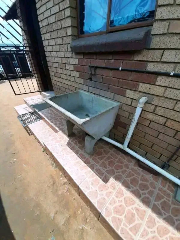 3 bedroom stand alone house to rent in ext 2  in Ebony Park