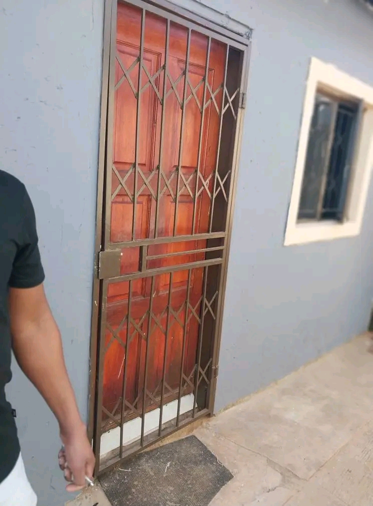 Room to  rent  ext 16 near glen ridge high sc  in Protea Glen
