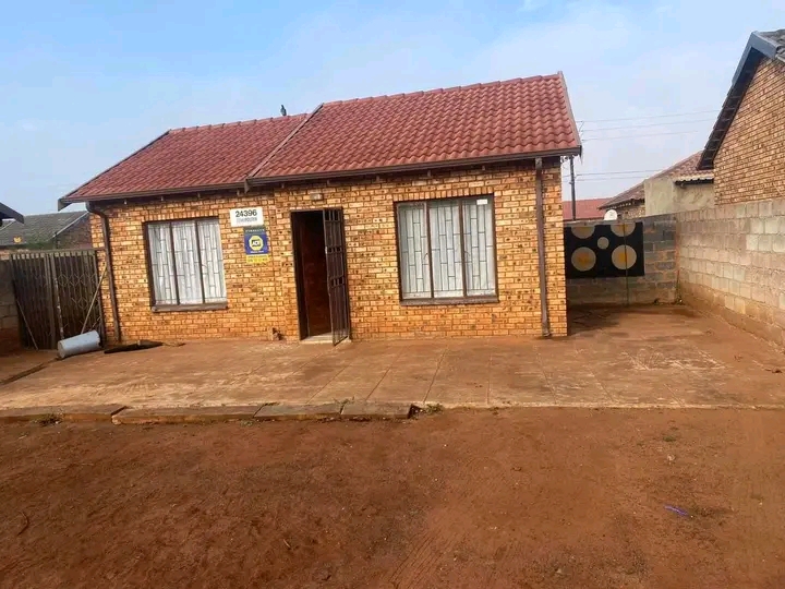 2 bedroom house available to rent at ext 27.   in Protea Glen
