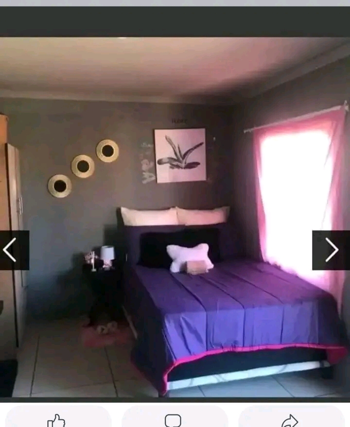 Room available ext3 r2700
next to jakalcrek   in Cosmo City