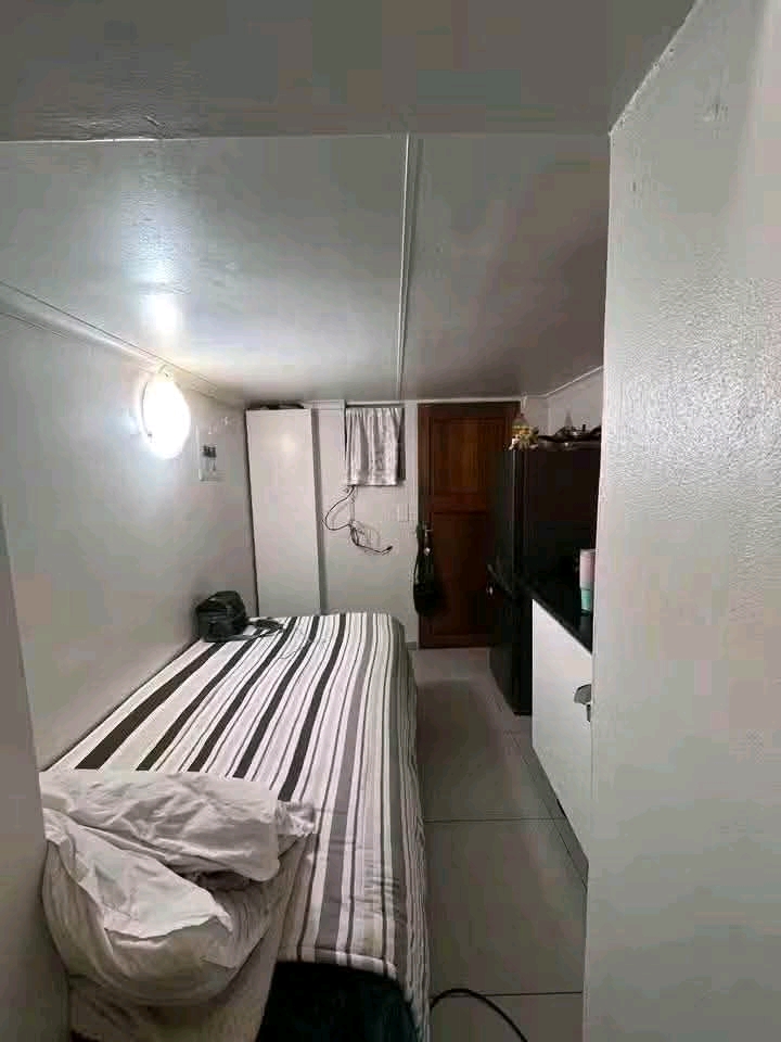 Spacious bachelor apartment to let , johannes  in Kensington
