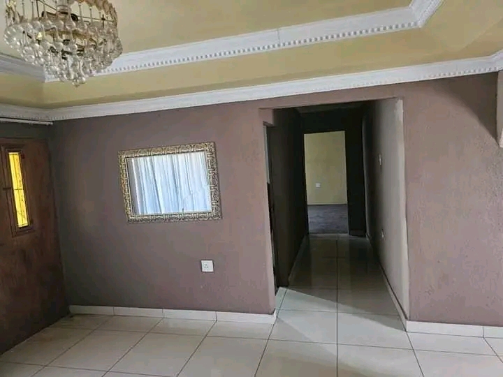 Four room cottage to rent available

-tiled  in Difateng