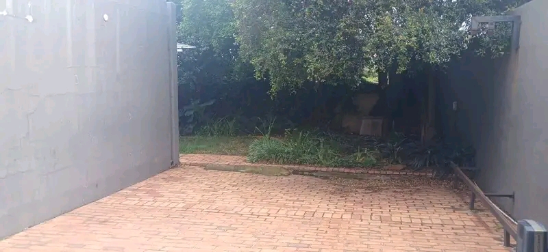 2 bedroom cottage for 8000 water and electric  in Kensington