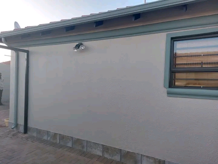 Neat room accommodation in close proximity to  in Vosloorus