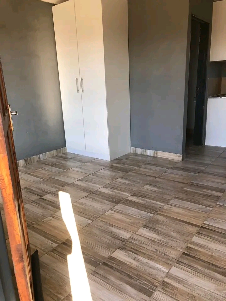 En-suite bachelor room to rent at extension 4  in Protea Glen
