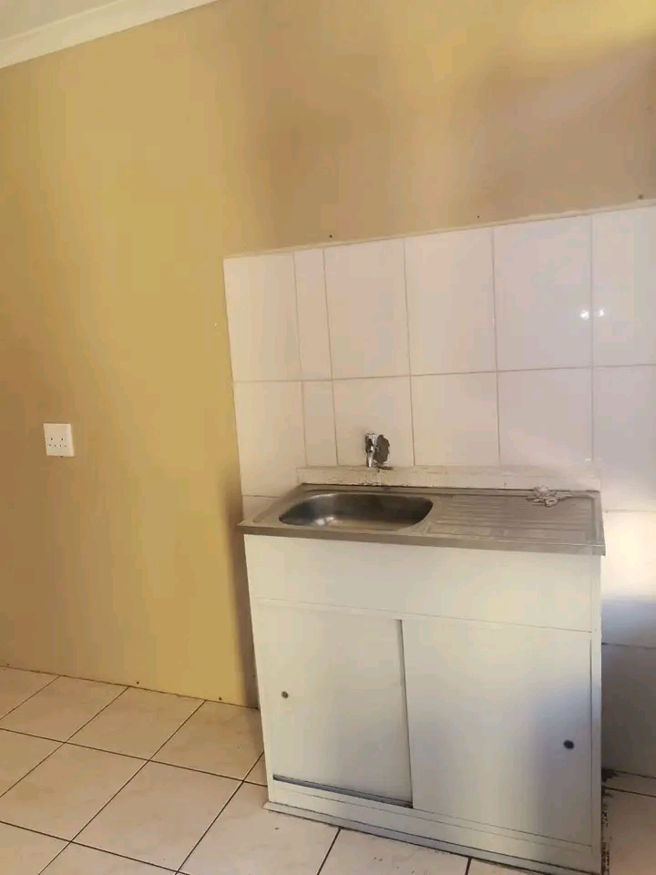 2 rooms for rental @ r1000.00 and r1500.00 p/  in Greenvillage