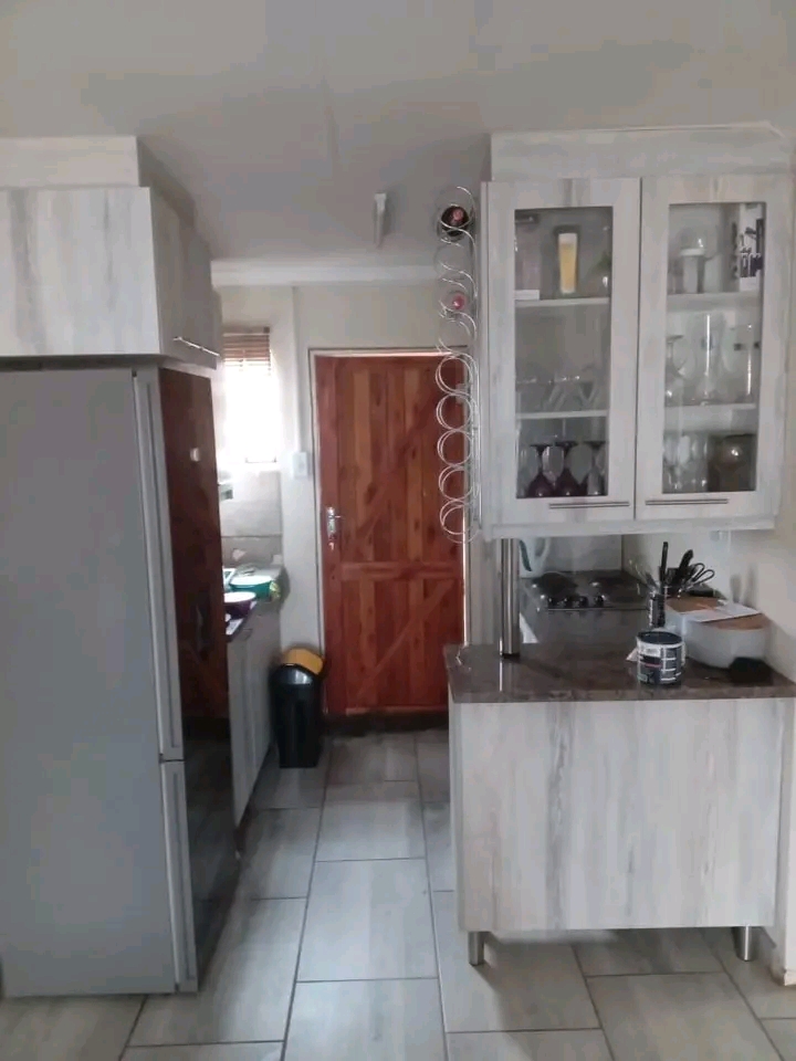 House available to rent 
r7000 deposit + r70  in Dawn Park