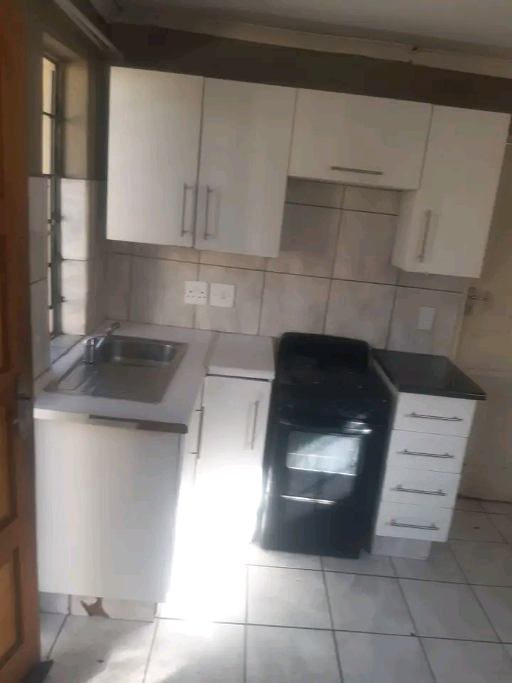 Cottage to rent, at no 76 bouquet street joha  in Rosettenville