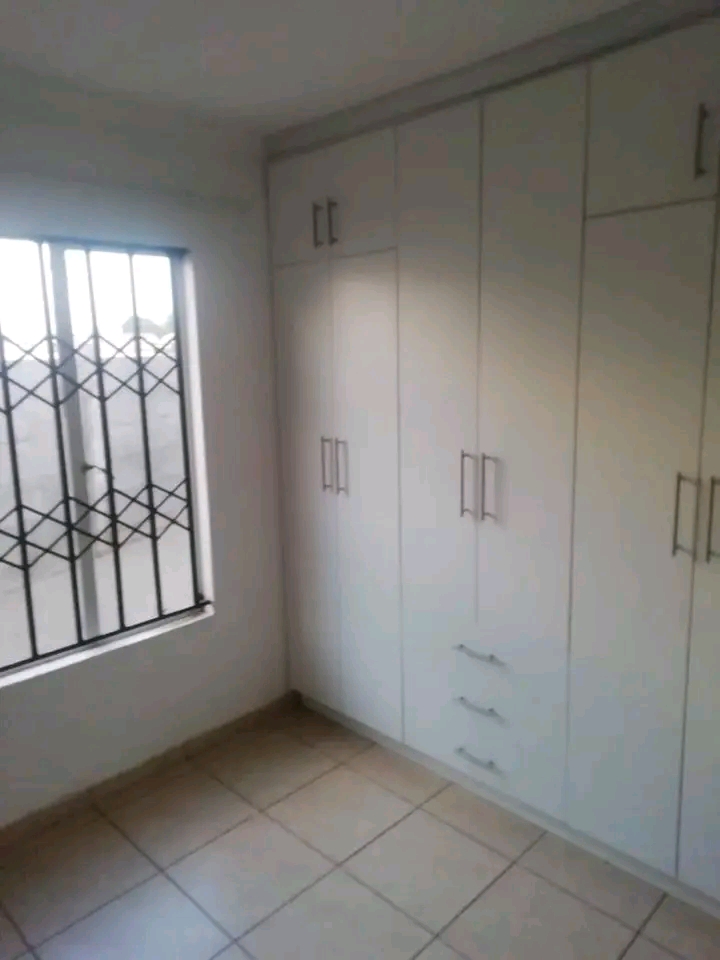 3 bedroom house available to rent. please con  in Windmill Park
