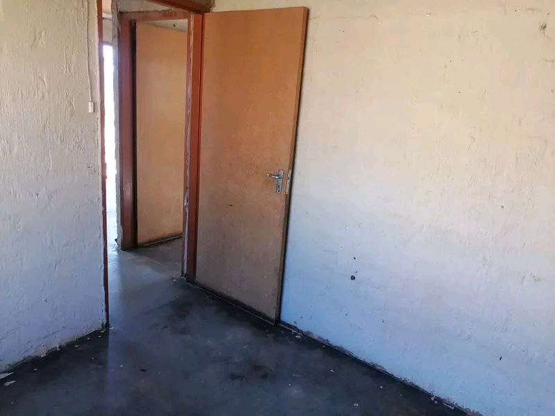 House for rent in golden gardens, circle 3, r  in Sebokeng
