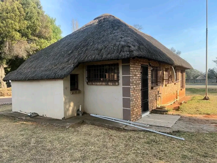 2 rooms with beds available for rent close to  in Glen Austin