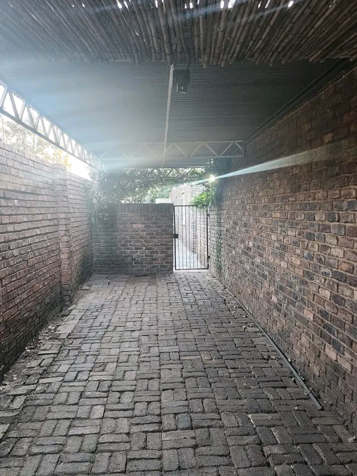 A cute 2 bedroom, 1 bathroom with shower, lou  in Clubview