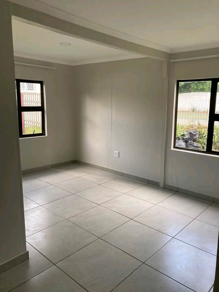 Room to rent in house-share, r3150 for a sing  in Ferndale