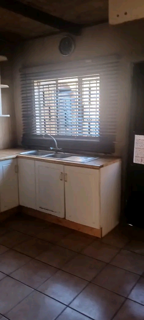 House for rental @ ext 2 rent r3500
deposit   in Naledi