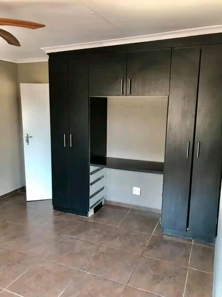 🏡beautiful & spacious cottage for rent in   in Roodepoort
