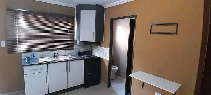 Bachelor room available to rent immediately
  in Vosloorus