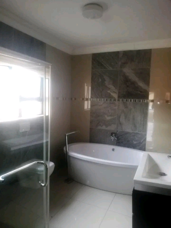 5 bedroom 3 bath double storey house for rent  in Midrand