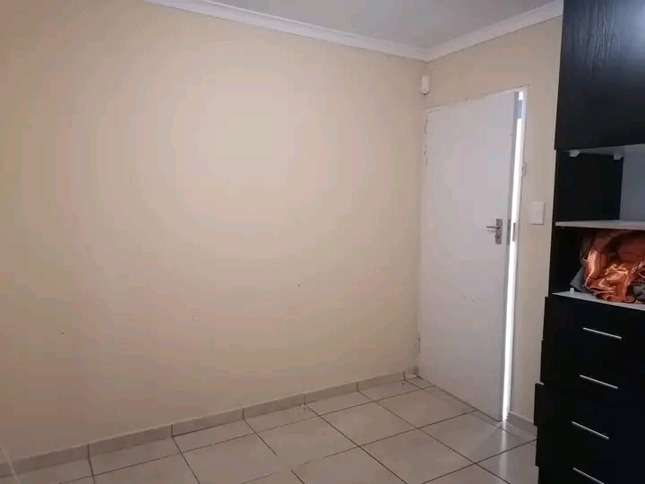 House for rental in ext 20
cousy home 
open  in Protea Glen