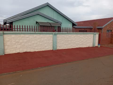 Beautiful family house for rent ext 25.
the   in Vosloorus