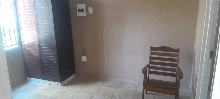 Available to rent
- 1 bedroom bachelor, show  in Dawn Park