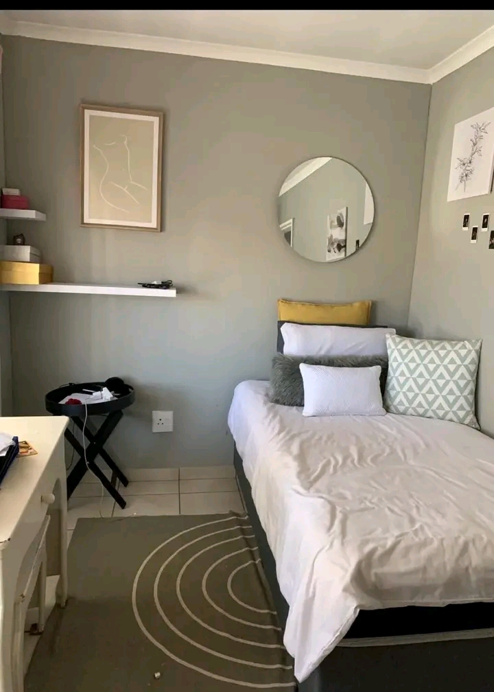 Area:mapleton📍
rent :r6000 plus deposit
  in Vosloorus